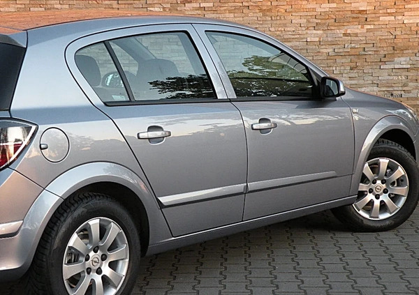 Opel Astra cena 15900 przebieg: 180300, rok produkcji 2009 z Raszków małe 497